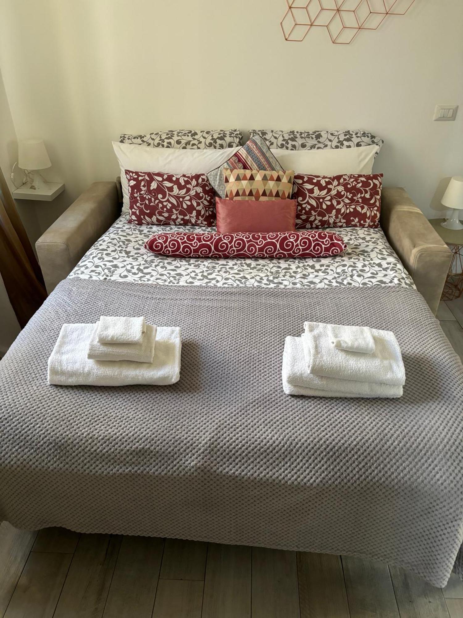 Joy House -Central City Near Metro Arco Della Pace Brera-Entire Apartment Perfect For Work & Play, Nightlife With Ac & Fast Wifi Welcome To The Cool Joy House! Milão Exterior foto