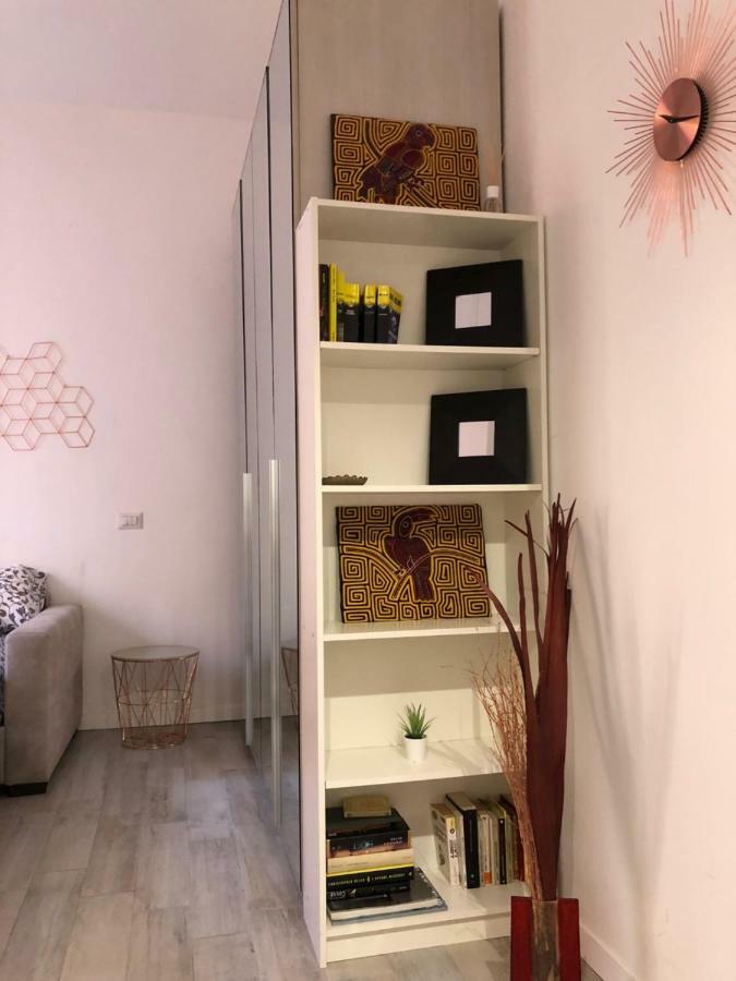 Joy House -Central City Near Metro Arco Della Pace Brera-Entire Apartment Perfect For Work & Play, Nightlife With Ac & Fast Wifi Welcome To The Cool Joy House! Milão Exterior foto